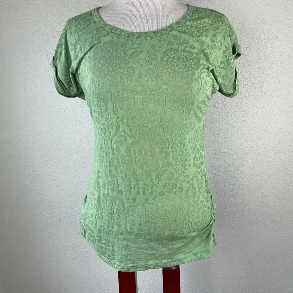 Maurices Short Sleeve T-shirt Size M EUC